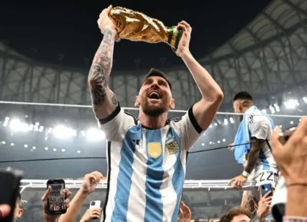 Nhà báo nổi tiếng yêu cầu tước ngôi vô địch WC của Messi và đồng đội