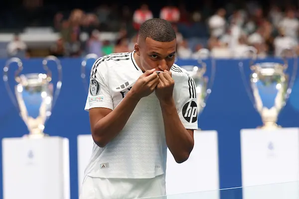 Kylian Mbappé nhận được sự khẳng định từ chủ tịch Perez