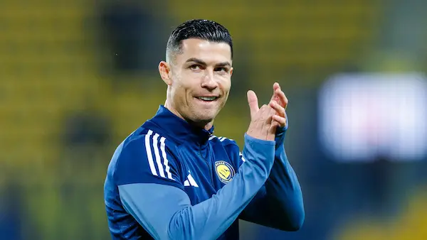 Cristiano Ronaldo giúp Al-Nassr đòi lại ngôi đầu bảng