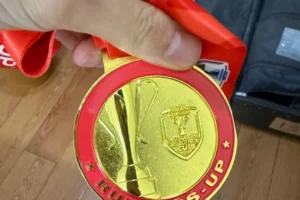 Tiến Linh làm gì với HCV trao nhầm của BTC AFF Cup?