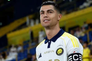 Cristiano Ronaldo cần bao lâu để vượt qua thu nhập của Messi?